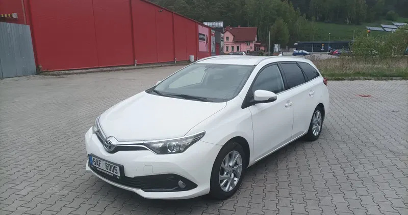 toyota urzędów Toyota Auris cena 38990 przebieg: 190000, rok produkcji 2017 z Urzędów